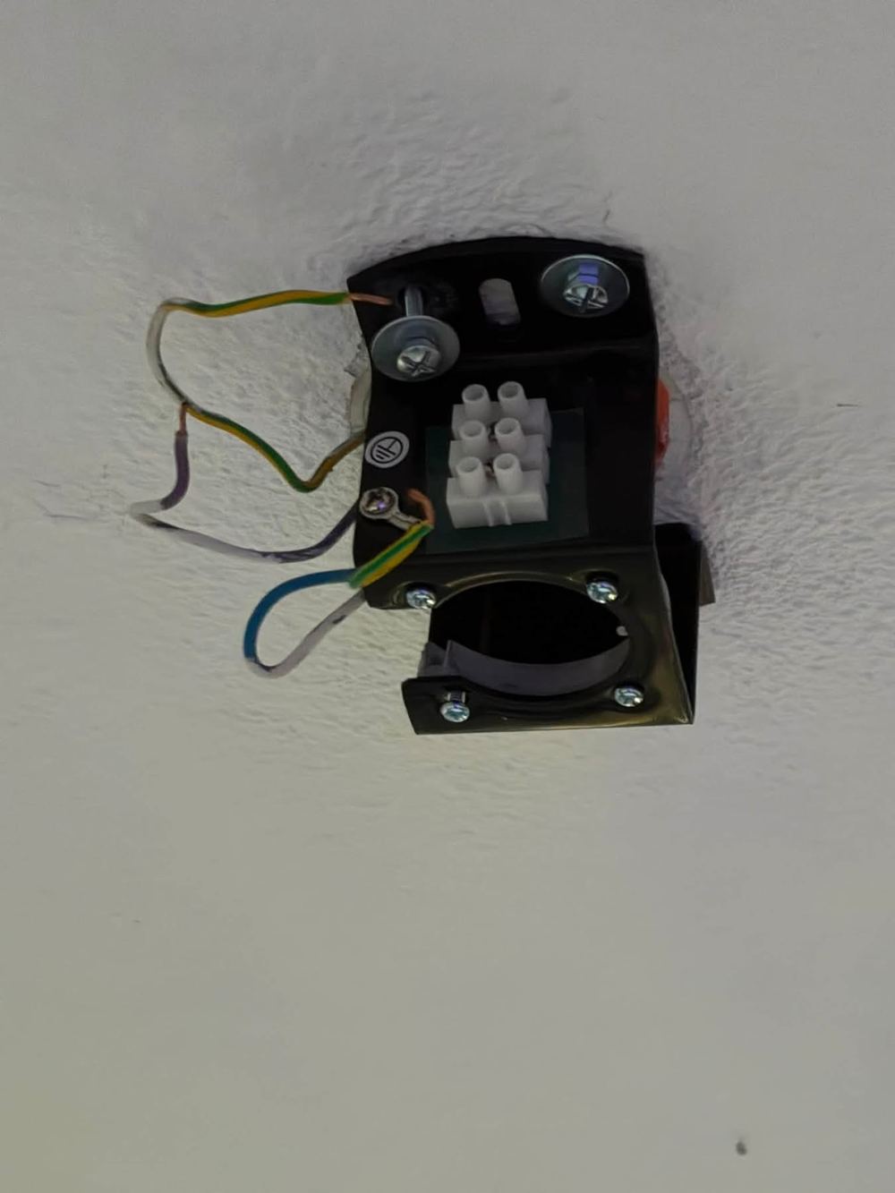 Boîtier de raccordement au plafond